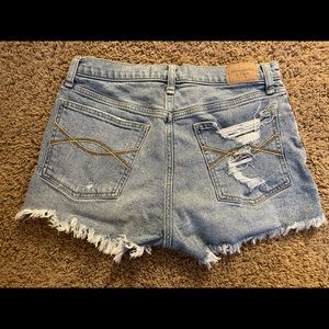 Abercrombie & Fitch Mid Rise Boyfriend Short